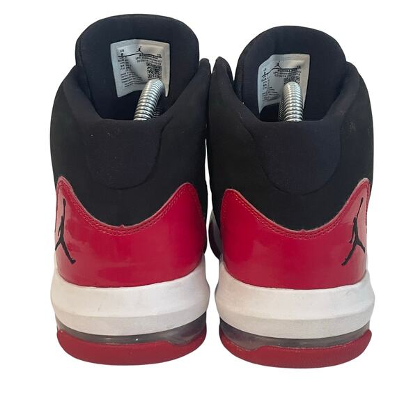 Air Jordan Men’s Max Aura Athletic Shoes AQ9084-006 sz 8 Classic Black Red White main image 5